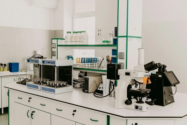 Ambiente di Ricerca e Sviluppo con dati sperimentali, sensori e test di laboratorio per rendere l’R&D più rapido e sostenibile.